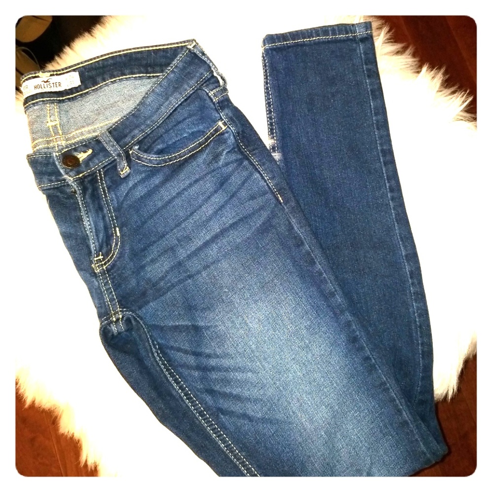 Size 0 Hollister skinny jeans❤